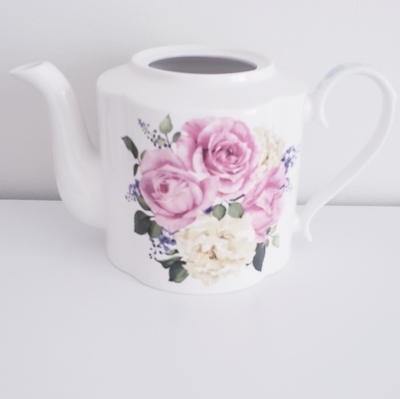 Eileen's reserve teapot - Picture 2 of 3